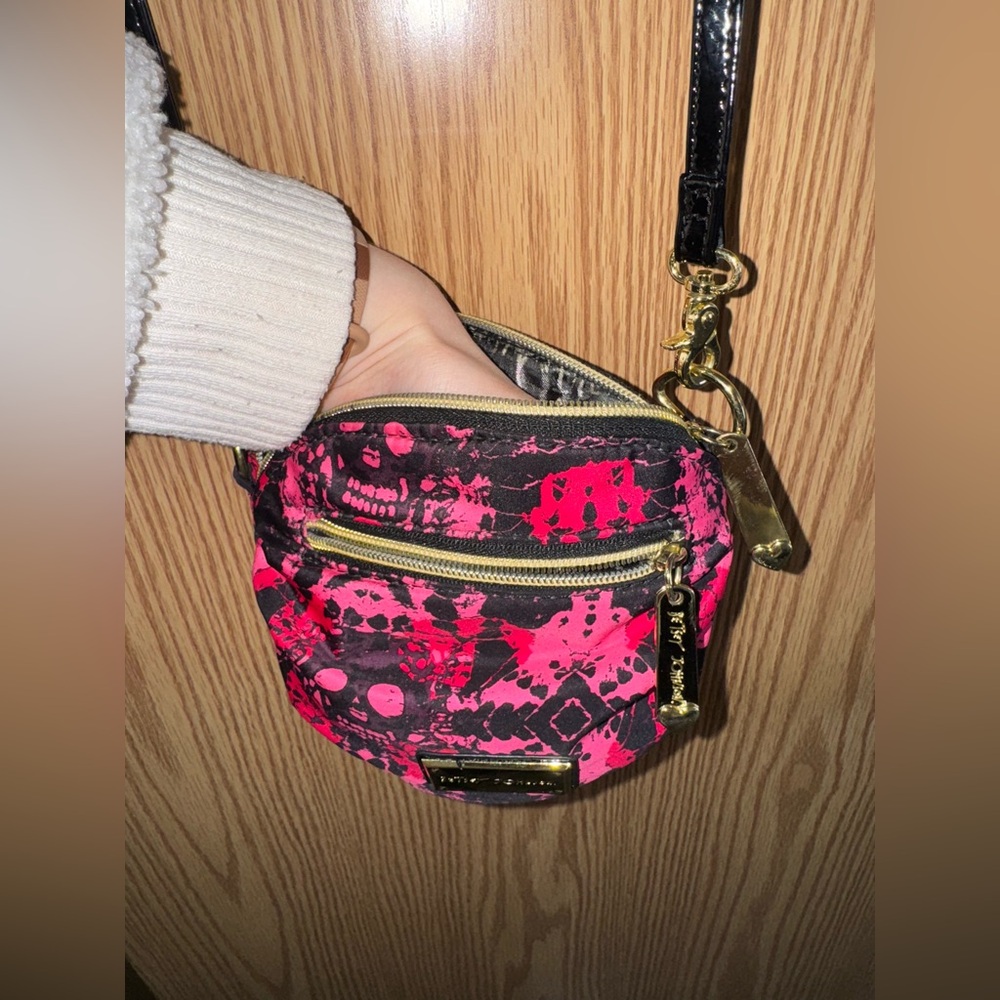 Betsey Johnson Hot Pink and Black Crossbody Bag - Picture 3 of 6